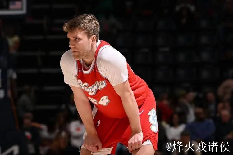 斯潘塞三分再发威,灰熊末节狂飙20分领先 斯潘塞三分再发威,灰熊末节狂飙20分领先