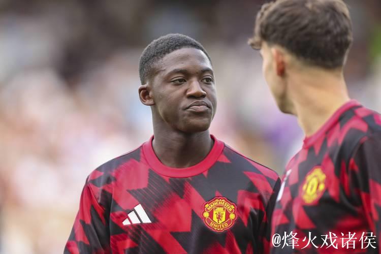 曼联转会风暴：甩卖费尔南德斯7000万，梅努欲赴皇马